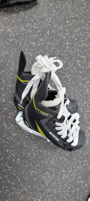 Vist Large View of Product Image Which is Used CCM 1052 10J Youth Hockey Skate Youth 10.0