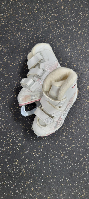 Vist Large View of Product Image Which is Used Jackson SOFTEC 9J Girls Figure Skate White Youth 09.0