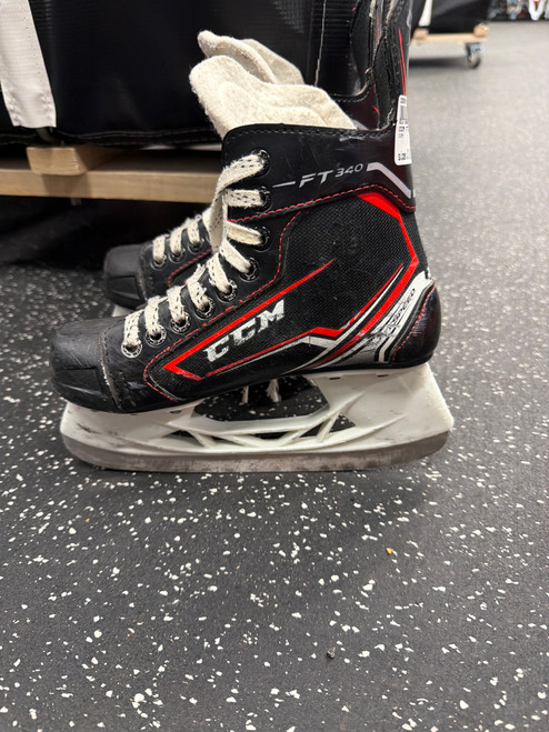 Vist Large View of Product Image Which is Used CCM FT340 Junior Hockey Skate Junior 02