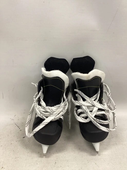 Vist Large View of Product Image Which is Used CCM TACKS 9040 Youth Hockey Skate Youth 06.0