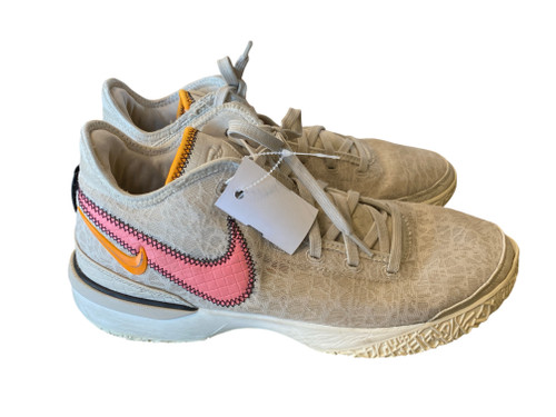 Vist Large View of Product Image Which is Used Nike Basketball Shoes M White Senior 10.5