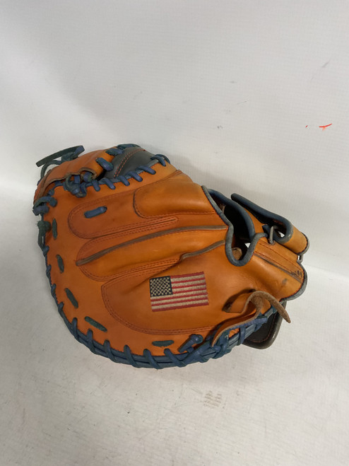 Vist Large View of Product Image Which is Used 44 PRO SIGNATURE SERIES BB/SB Catchers RH Throw Black And Orange 32 1/2"