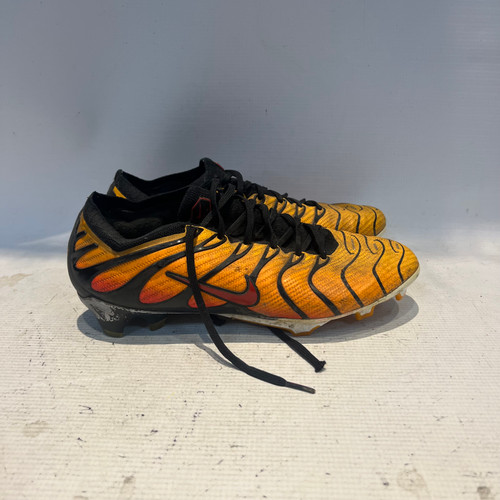 Vist Large View of Product Image Which is Used Nike Soccer Cleats Teal Senior 9.5