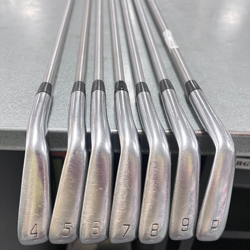 Vist Large View of Product Image Which is Used Mizuno 225 Mens Iron Set RH 4I-PW