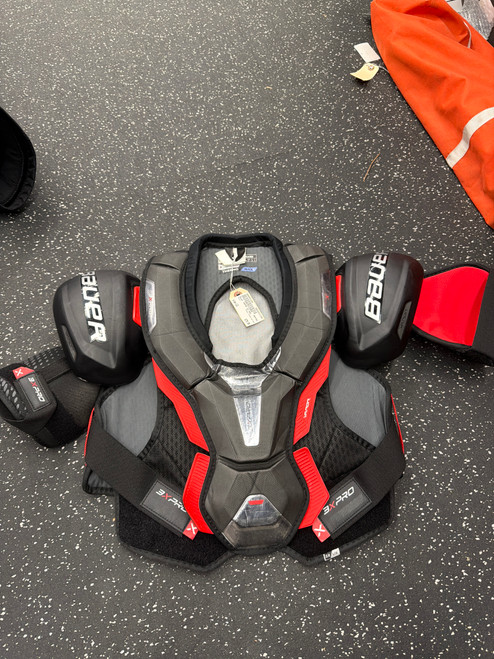 Vist Large View of Product Image Which is Used Bauer VAPOR 3X PRO Senior Shoulder Pads LG