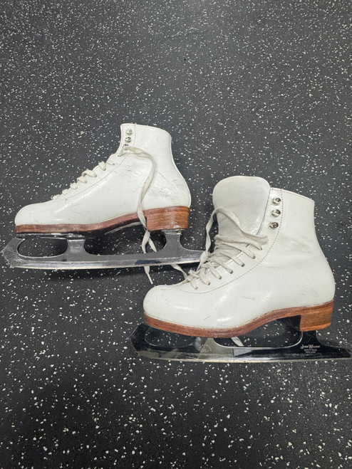 Vist Large View of Product Image Which is Used Riedell RED WING Girls Figure Skate White Junior 03