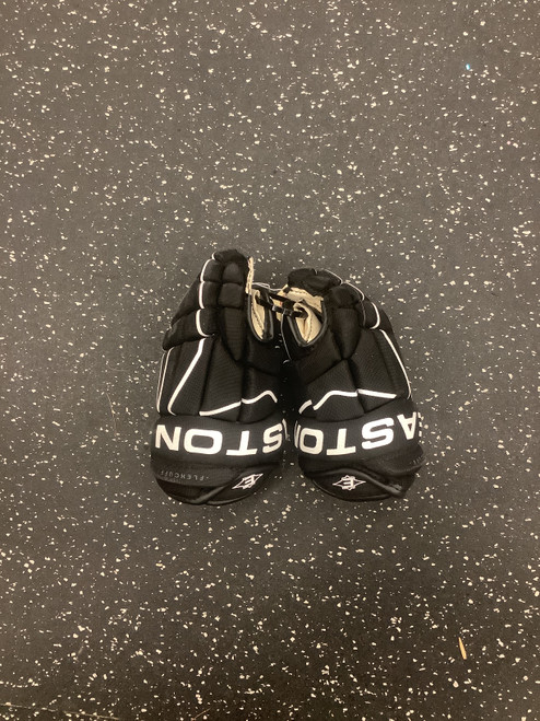 Vist Large View of Product Image Which is Used Easton S3 Youth Gloves Black 9"