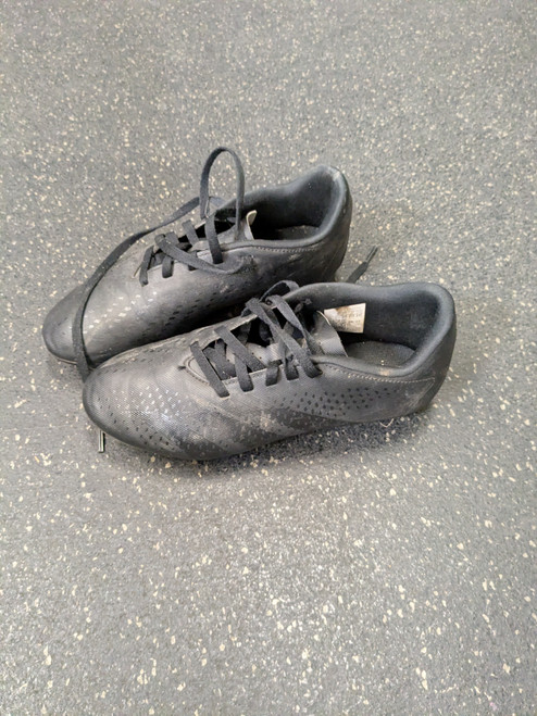 Vist Large View of Product Image Which is Used Adidas PREDATOR ACCURACY.4 Soccer Cleats Black Junior 03