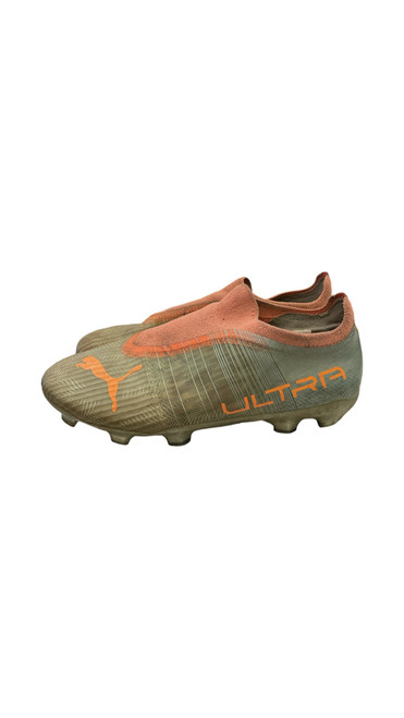 Vist Large View of Product Image Which is Used Puma ULTRA Soccer Cleats Grey Junior 02