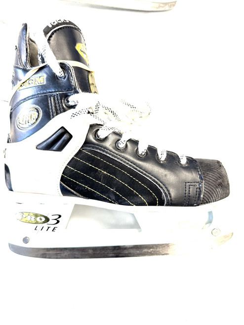 Vist Large View of Product Image Which is Used CCM TACKS 652 Intermediate Hockey Skate Intermediate 5.5