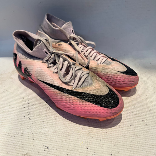 Vist Large View of Product Image Which is Used Nike Soccer Cleats Pink Youth 07.5