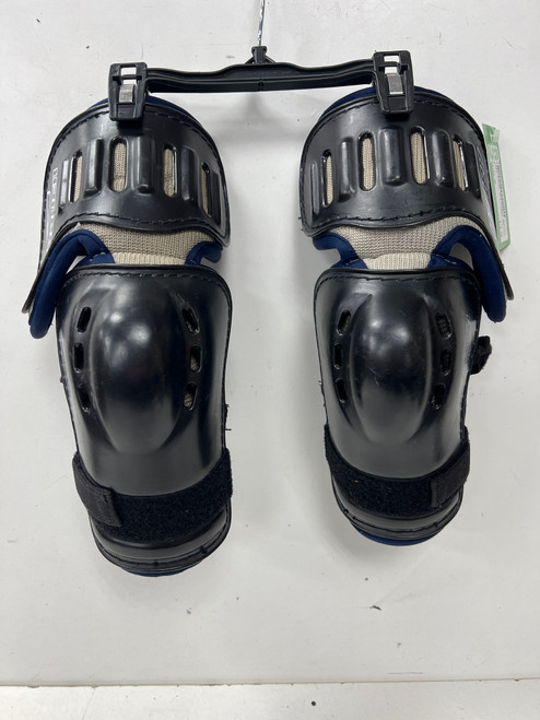 Vist Large View of Product Image Which is Used Bauer AIRINTAKE Senior Elbow Pads MD