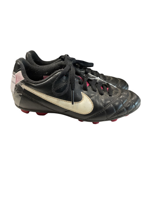 Vist Large View of Product Image Which is Used Nike Soccer Cleats Black And Pink Junior 01