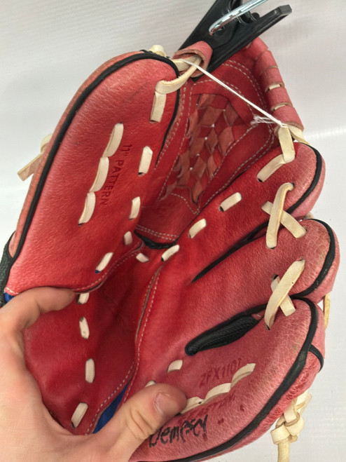 Vist Large View of Product Image Which is Used Easton EASTON PINK GLOVE BB/SB Glove RH Throw Pink 11"