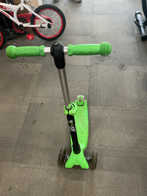 Vist Large View of Product Image Which is Used LASCOOTA KICK SCOOTER Scooter Green