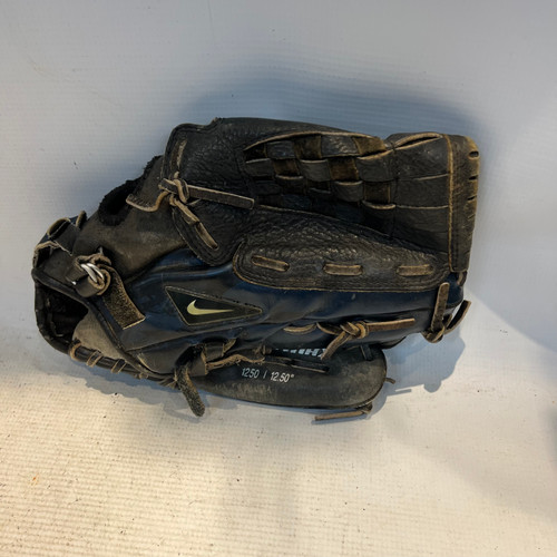 Vist Large View of Product Image Which is Used Nike RALL4MAX BB/SB Glove RH Throw Black 12 1/2"
