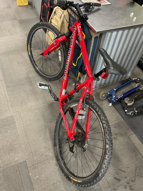 Vist Large View of Product Image Which is Used Cannondale F400 Mountain Bike Mens Red 48-52cm - 19-20" - LG Frame