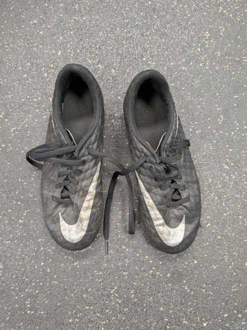 Vist Large View of Product Image Which is Used Nike Soccer Cleats Black Junior 03