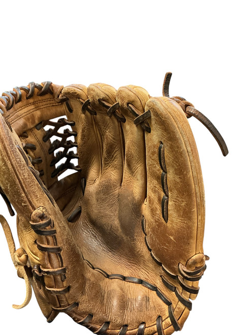 Vist Large View of Product Image Which is Used Wilson A2K BB/SB Glove RH Throw Brown 11"