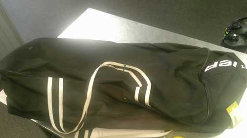 Vist Large View of Product Image Which is Used Bauer Jr Hockey Carry Black