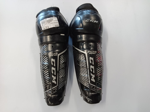 Vist Large View of Product Image Which is Used CCM TACKS 9550 Youth Shin Guards Black 10"
