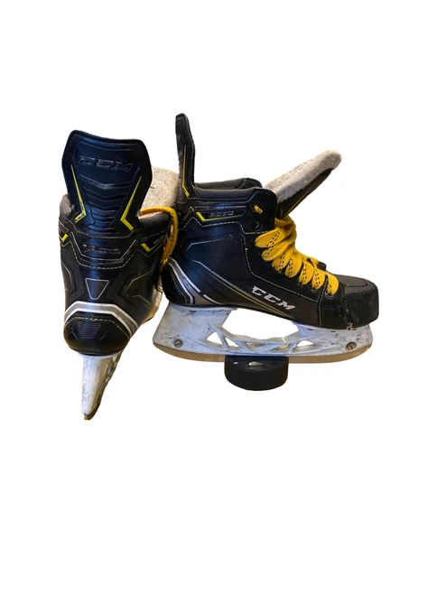Vist Large View of Product Image Which is Used CCM 9070 TACKS Junior Hockey Skate Junior 03
