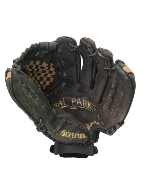 Vist Large View of Product Image Which is Used Mizuno GBP1101 BB/SB Glove RH Throw Black And Natural 11"