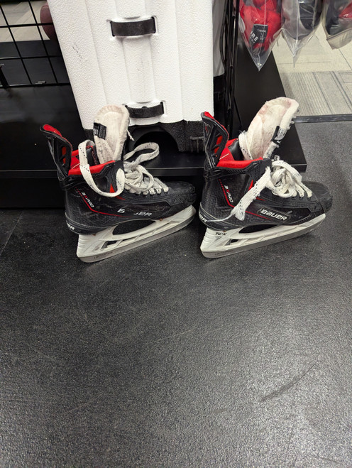 Vist Large View of Product Image Which is Used Bauer 3X VAPOR PRO SKATES Junior Hockey Skate Junior 04