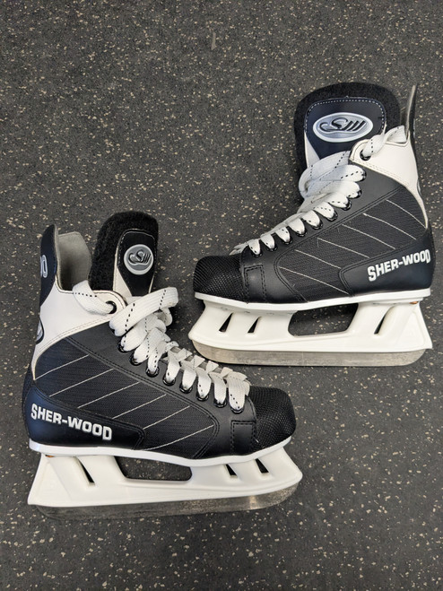 Vist Large View of Product Image Which is Used Sher-wood 5500 Junior Hockey Skate Junior 05