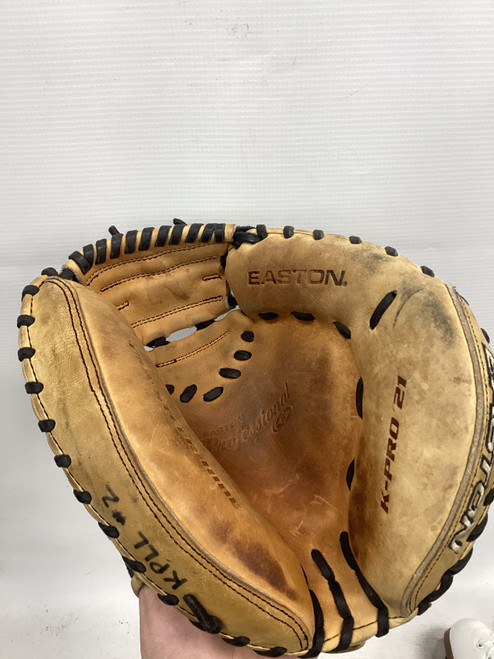 Vist Large View of Product Image Which is Used Easton PROFESSIONAL K-PRO 21 BB/SB Catchers RH Throw None 33"