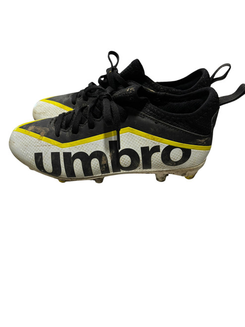 Vist Large View of Product Image Which is Used Umbro Soccer Cleats White Junior 03