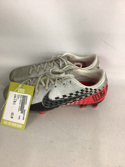 Vist Large View of Product Image Which is Used Nike Soccer Cleats Grey Junior 05.5