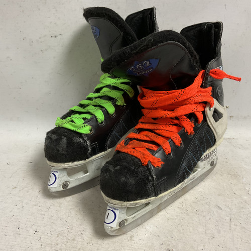 Vist Large View of Product Image Which is Used CCM TACKS 252 Junior Hockey Skate Black Junior 01