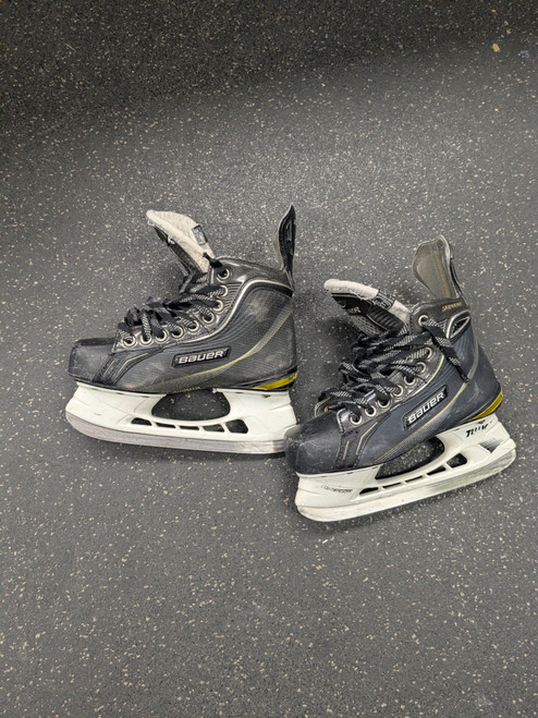 Vist Large View of Product Image Which is Used Bauer COMP Junior Hockey Skate Junior 03