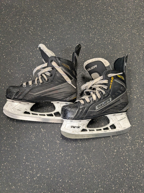 Vist Large View of Product Image Which is Used Bauer 150 Junior Hockey Skate Junior 01