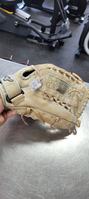 Vist Large View of Product Image Which is Used Mizuno MVP PRIME SE FP 13 BB/SB Glove RH Throw Grey 13"