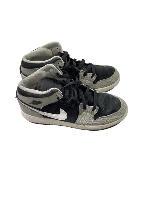 Vist Large View of Product Image Which is Used Jordan Basketball Shoes Y Black And Grey Youth 07.0