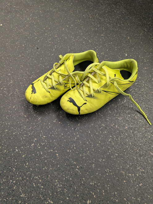 Vist Large View of Product Image Which is Used Puma Soccer Cleats Yellow Junior 03
