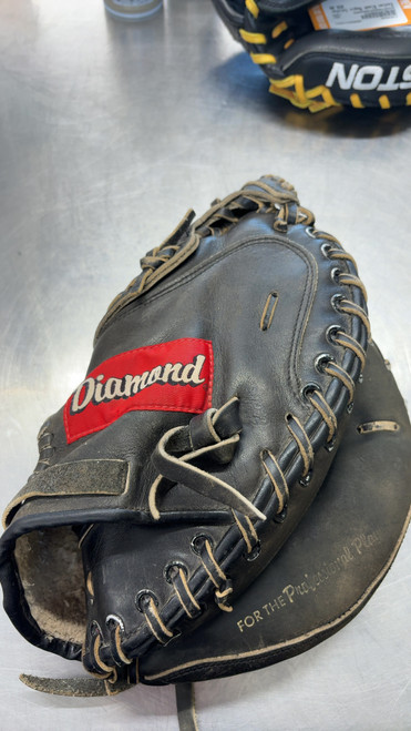Vist Large View of Product Image Which is New Diamond Catcher Glove