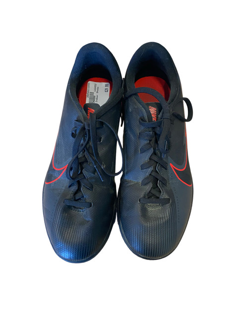 Vist Large View of Product Image Which is Used Nike Soccer Indoor Shoes Black Senior 6