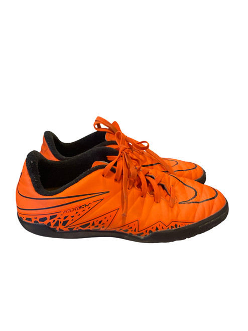 Vist Large View of Product Image Which is Used Nike Soccer Indoor Shoes Orange Junior 05