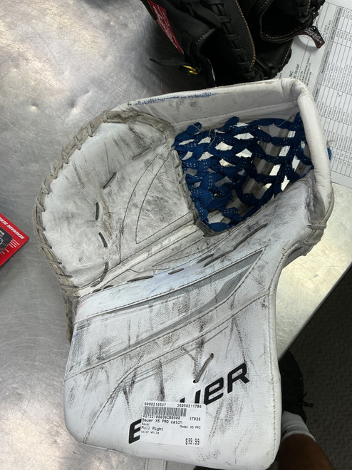 Vist Large View of Product Image Which is Used Bauer X5 PRO Junior Goalie Catcher White