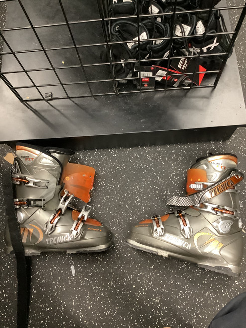 Vist Large View of Product Image Which is Used Tecnica ENTRYX2 8 Mens DH Ski Boot Grey 290 MP - M11 - W12