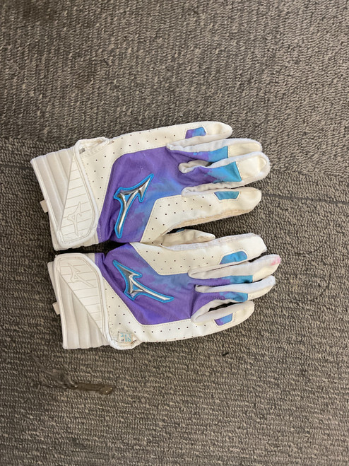 Vist Large View of Product Image Which is Used Mizuno BB/SB Batting Gloves Royal Blue MD