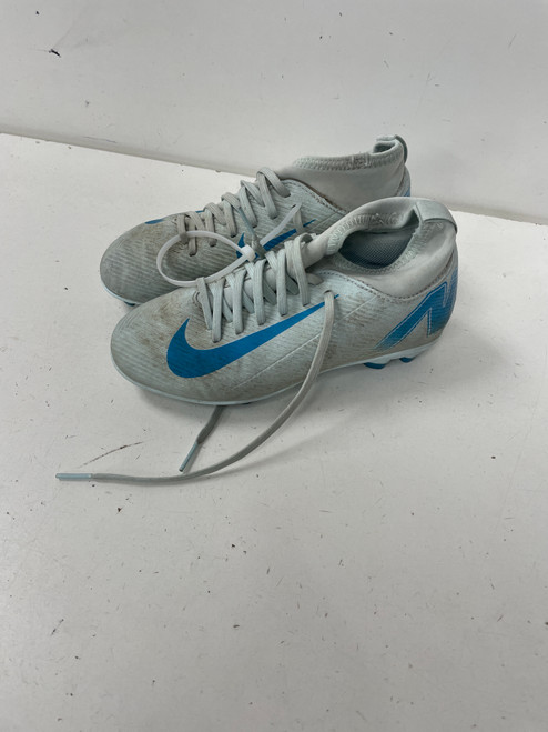 Vist Large View of Product Image Which is Used Nike Soccer Cleats White Junior 01
