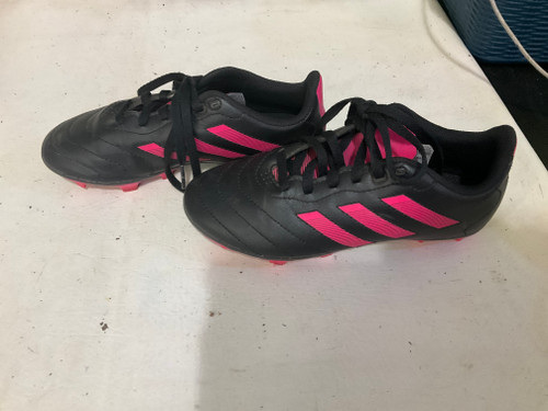 Vist Large View of Product Image Which is Used Adidas Soccer Cleats Pink Junior 01.5