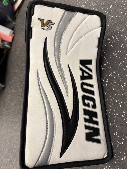 Vist Large View of Product Image Which is Used Vaughn V5 7190 Youth Goalie Catcher White
