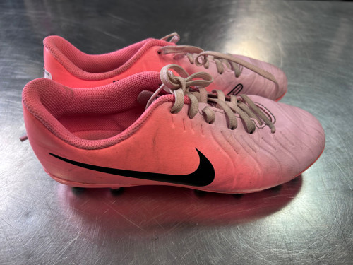 Vist Large View of Product Image Which is Used Nike Soccer Cleats Pink Youth 06.0