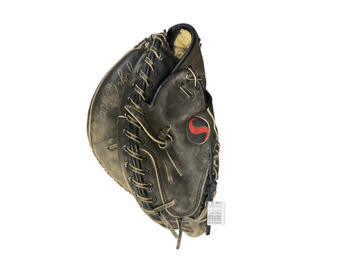 Vist Large View of Product Image Which is Used Spalding STADIUM SERIES YOGI BERRA BB/SB Catchers RH Throw Black 32"