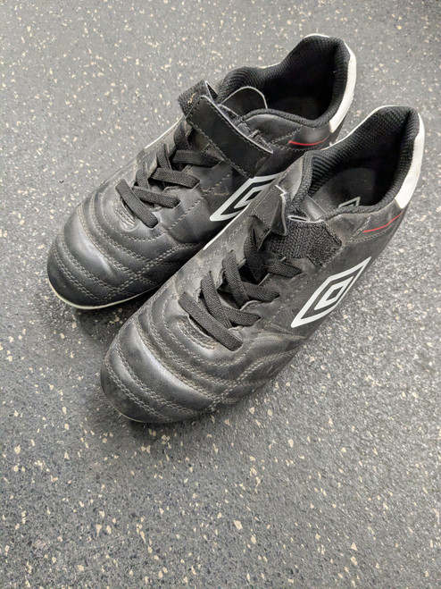 Vist Large View of Product Image Which is Used Umbro Soccer Cleats Black Junior 03.5